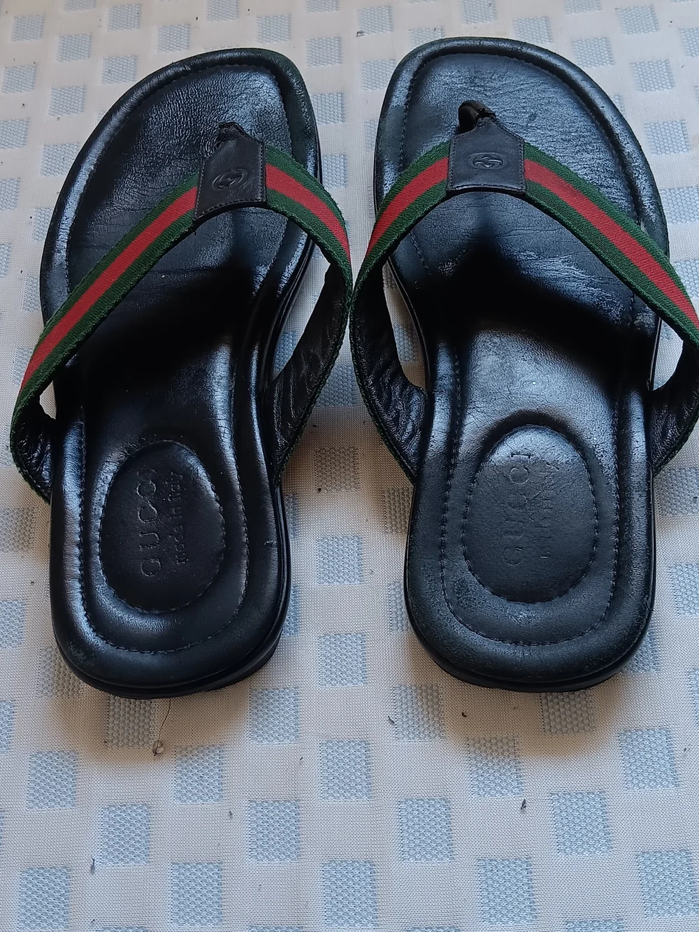 Gucci Black Leather Flip Flops with Green and Red Stripe